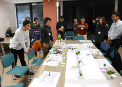 模型を作成するワークショップの様子