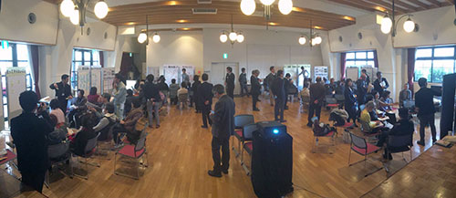 歴史ある講堂を使ってのワークショップの様子