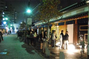 酒蔵通りでの伊丹まちなかバル