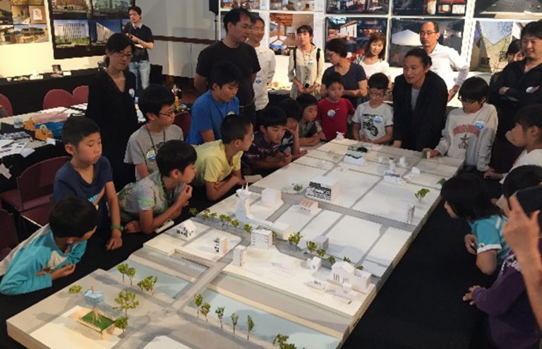 建築を通して子供たちの想像力を養う活動を行っています