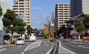 中央通りの正面に見える象徴的なびわ湖面への眺望(大津百町地区)