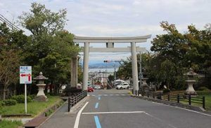 県道比叡山線の正面に見える象徴的なびわ湖面への眺望(坂本地区)