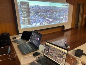 臨場感が出るように「torinome」の投影画面を大画化した様子