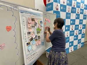 互いのプレゼンをの感想をハートの付箋で書き込みました