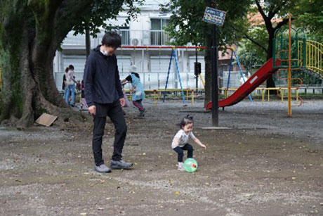 公園でのボール遊びの可能性について調査しています