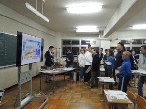 ゲーム型防災研修プログラム「風水害24」の様子